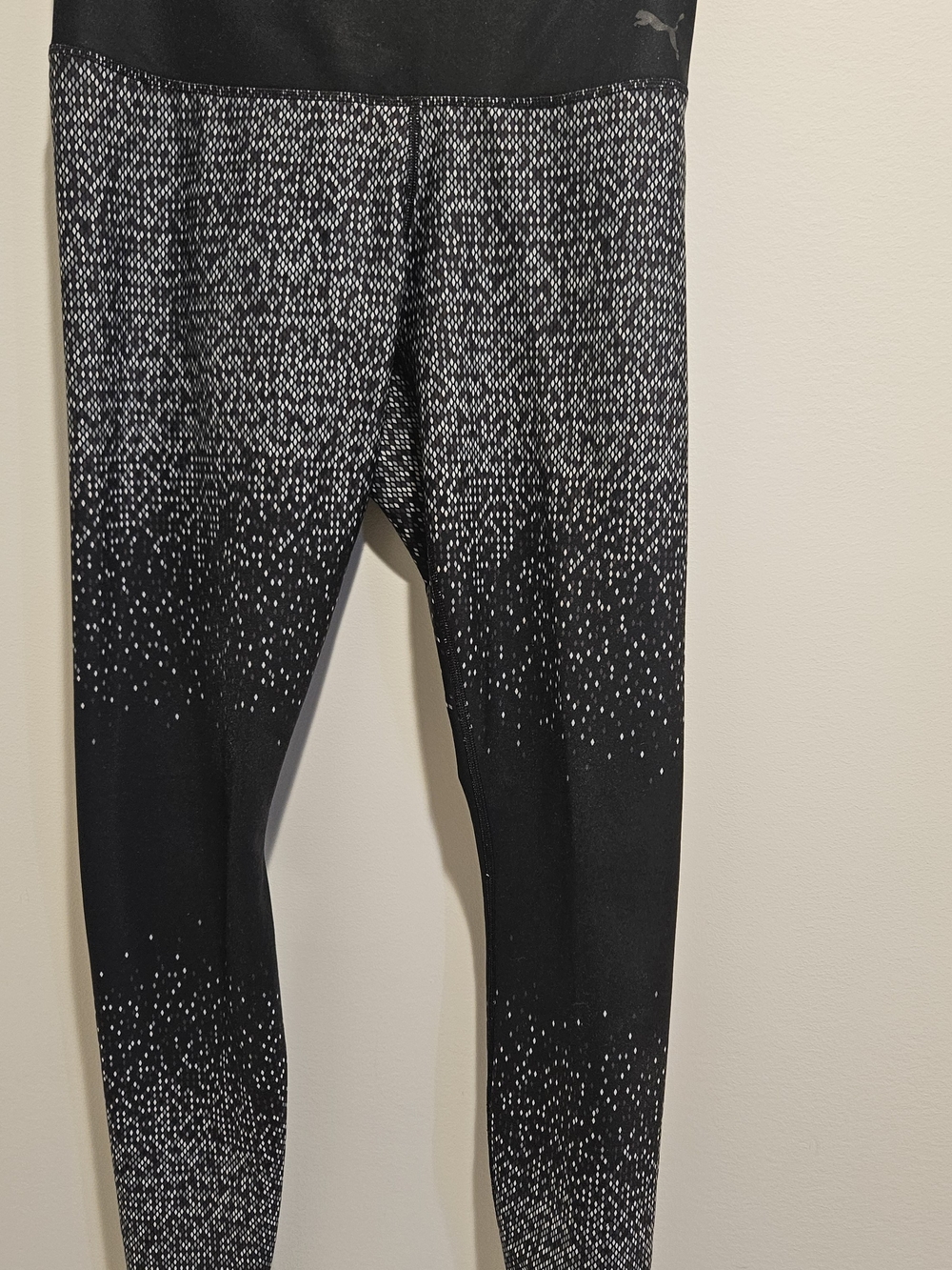 Puma Womens' Black & White Gradient Leggings Size: Medium